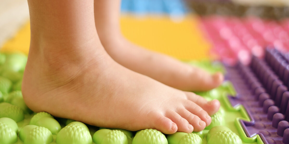 Czy dla zaczynających chodzenie chłopców, buty profilaktyczne są naprawdę kluczowe?