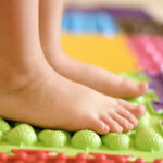 Czy dla zaczynających chodzenie chłopców, buty profilaktyczne są naprawdę kluczowe?